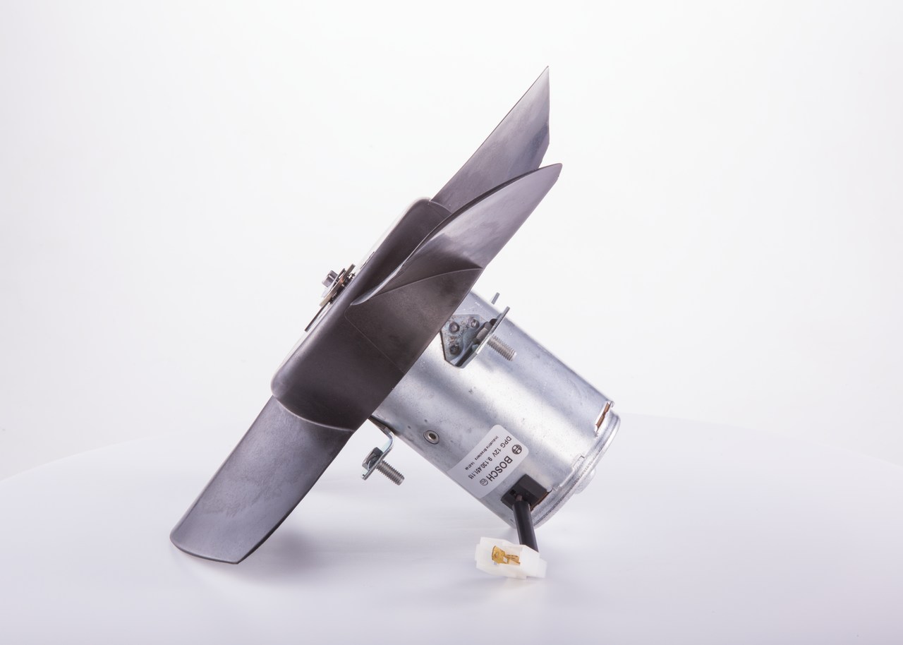 BOSCH Sähkömoottori, lasinnostin F 006 B49 680 F 006 B49 680 BOSCH Lasinnostin moottori AUDI