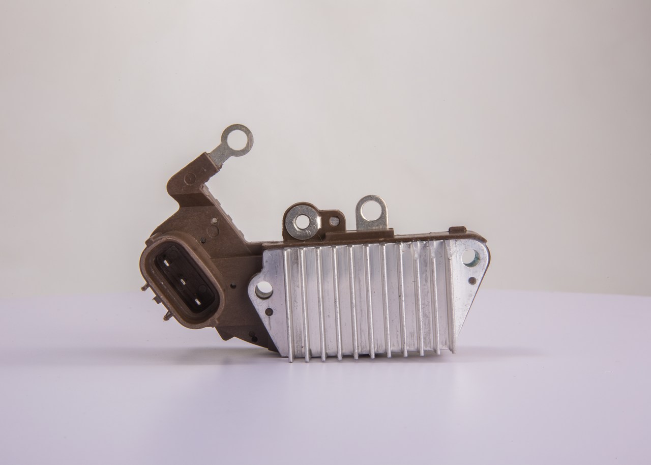 BOSCH F 042 320 120 Ģeneratora sprieguma regulators Lexus LS UCF20 400 (UCF20_) 253 ZS Benzīns cena
