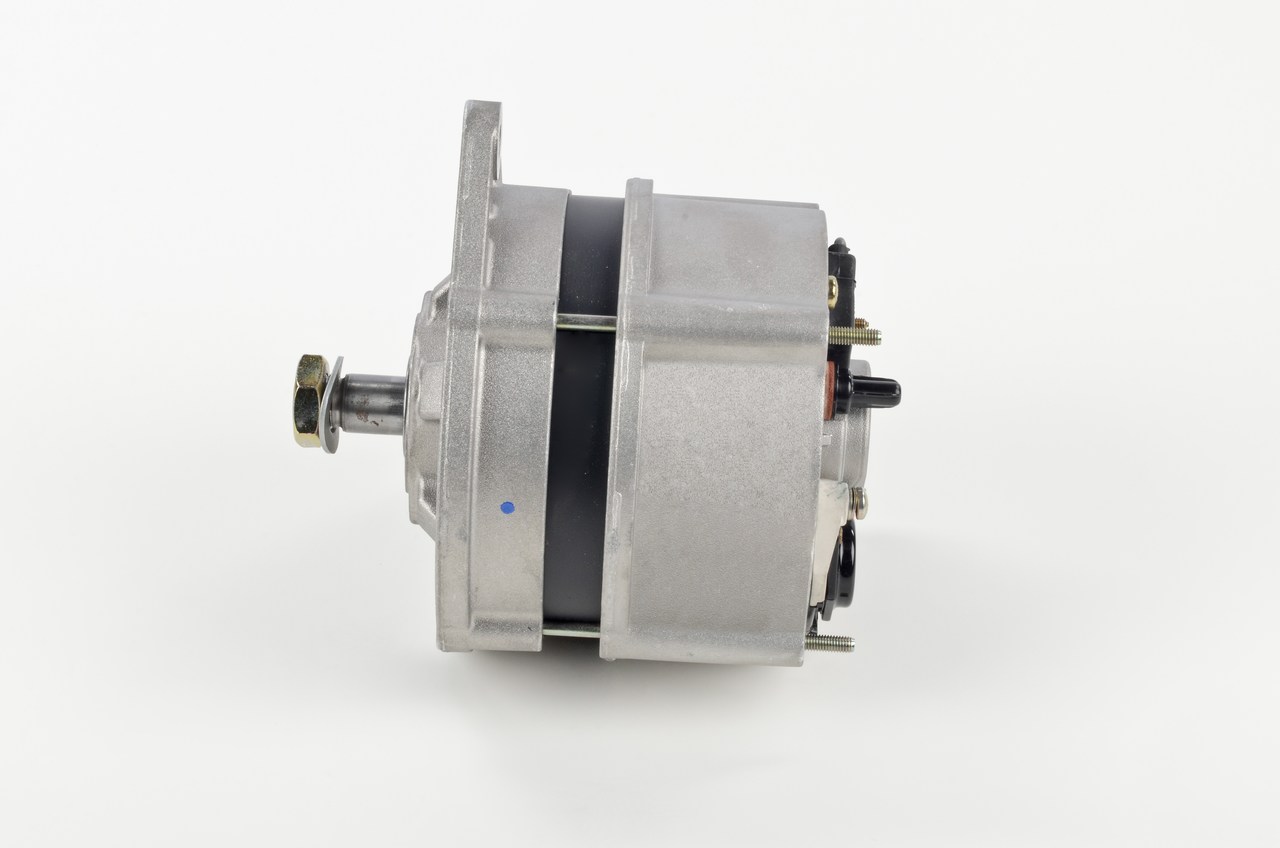 Generator 0 120 488 153 BOSCH 1516610R IVECO
