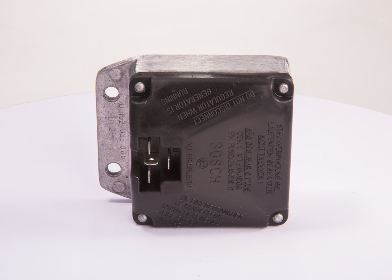 Generatorregulator 0 192 033 005 BOSCH 8122110 IVECO