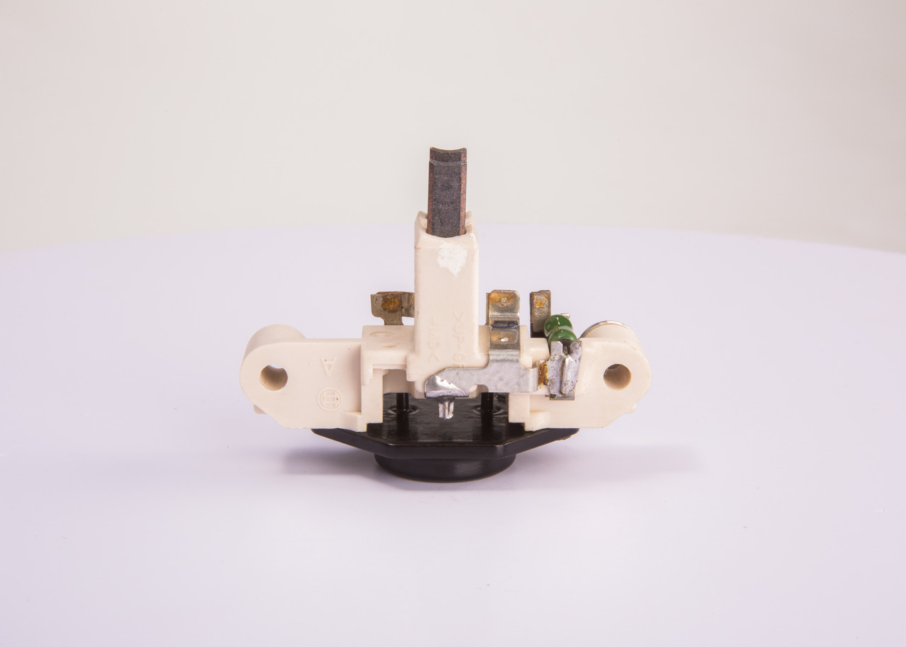 BOSCH 1 197 311 213 Ģeneratora sprieguma regulators SSANGYONG Korando II SUV 2.0 128 ZS Benzīns cena