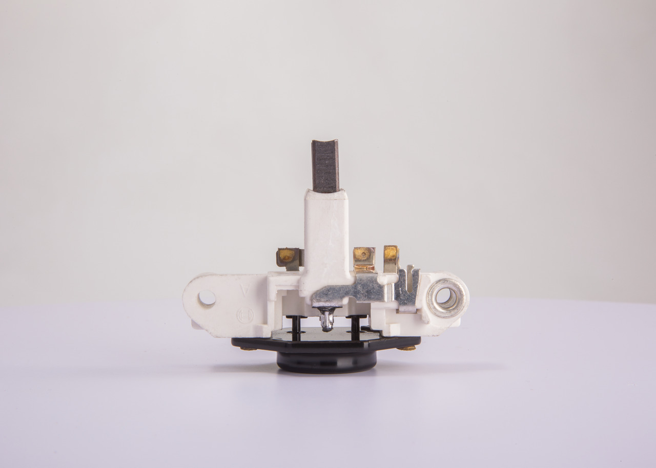 BOSCH 1 197 311 223 Generatorregulator Iveco Daily II Flak 2.8 49-10 103 hk Diesel pris