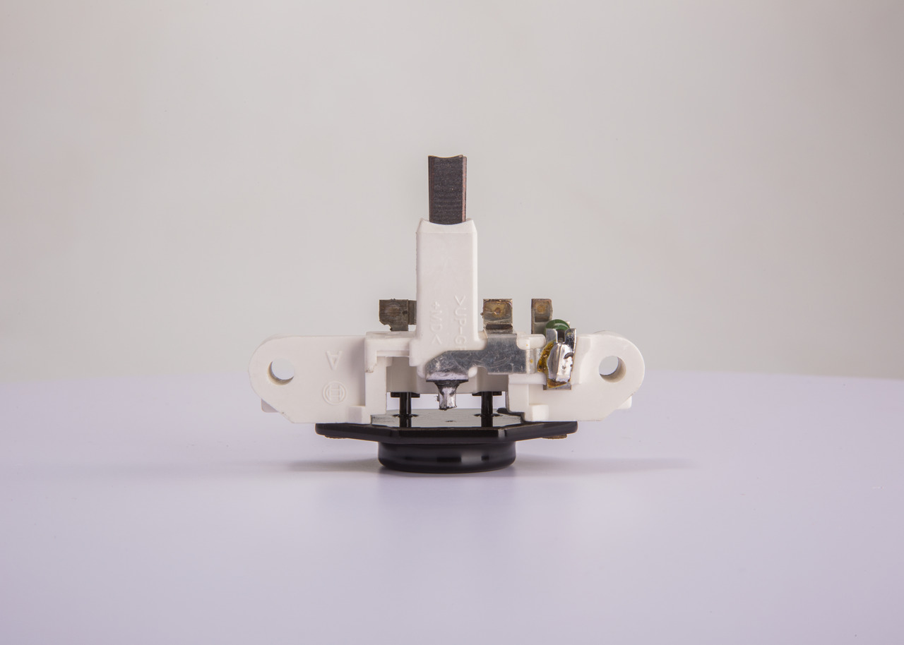 BOSCH EL 14V/MR 4 Jänniteensäädin