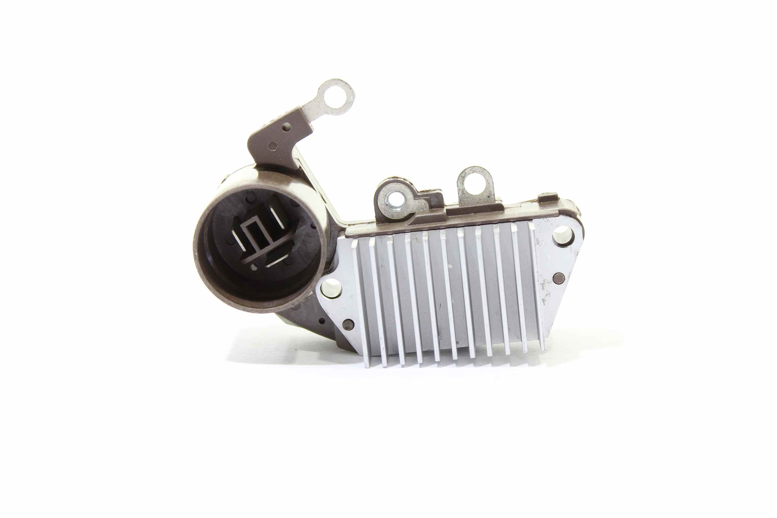 ALANKO 10700391 Generatorregulator SUZUKI Swift III Hatchback (MZ, EZ) 1.3 DDiS (RS 413D) 69 hk Diesel pris