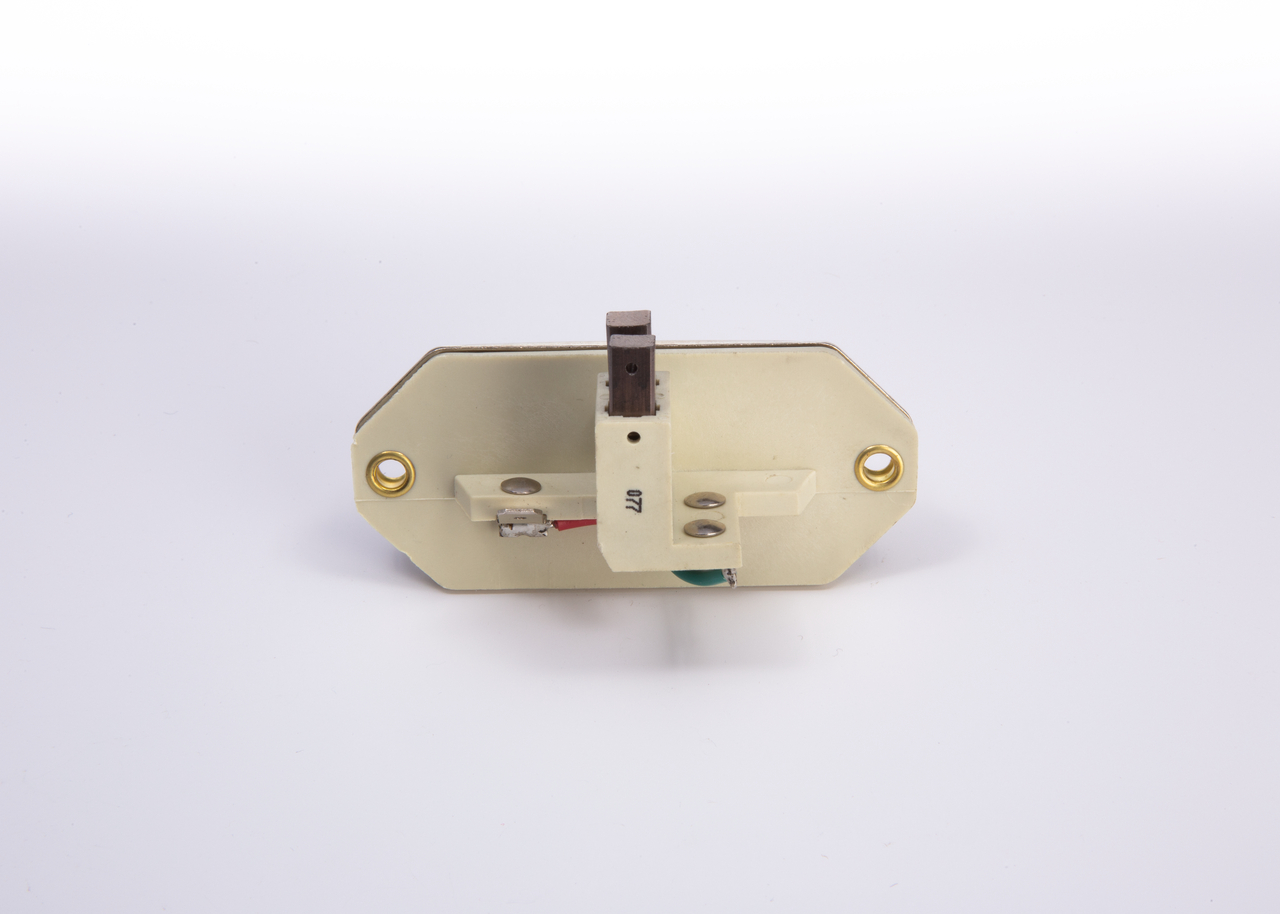 BOSCH 1 986 AE0 011 Spanningsregelaar