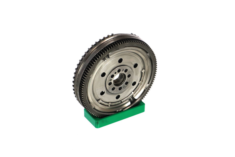 Volant moteur 009-001-000057R REMANTE RF30-16-610B MAZDA