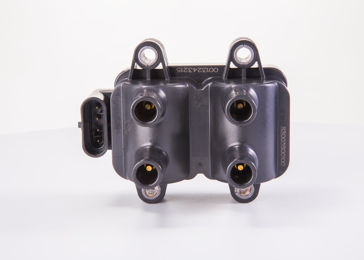 Bosch 0986221060 Bobina Di Accensione Di Alta Qualità, Resistente A Calore E Vibrazioni, Ricambio Auto Affidabile E Performante Per Accensione Motore