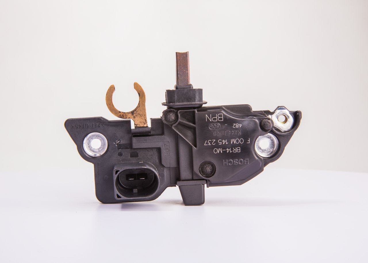BOSCH BR 14-M0 Régulateur d'alternateur