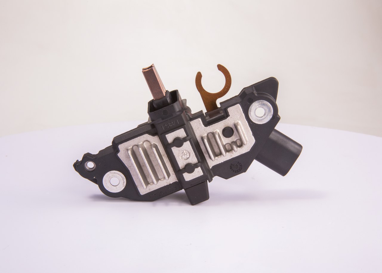 BOSCH F 00M 145 670 Sprieguma regulators Opel Vectra C Caravan 2.8 V6 Turbo (F35) 250 ZS Benzīns cena