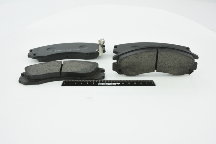 FEBEST 0401-K77F Bromsbeläggsats Mitsubishi Pajero 2 3.0 4WD 154 hk Bensin pris